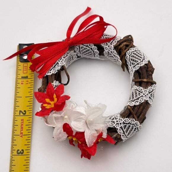 Christmas Wreath Magnets with Decorative Ribbons Lace & Florals Set of 3 - Picture 6 of 8